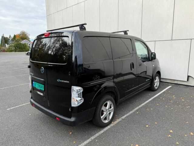 Черный Ниссан NV200, объемом двигателя 0 л и пробегом 65 тыс. км за 11340 $, фото 2 на Automoto.ua