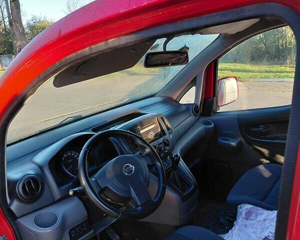 Червоний Ніссан NV200, об'ємом двигуна 1.5 л та пробігом 282 тис. км за 7300 $, фото 2 на Automoto.ua