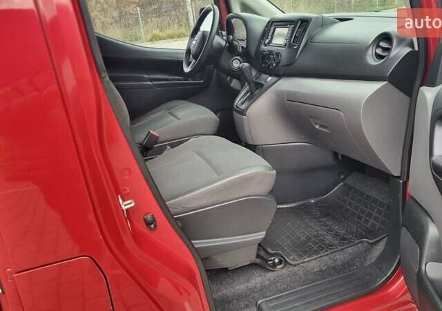 Червоний Ніссан NV200, об'ємом двигуна 2 л та пробігом 95 тис. км за 12300 $, фото 10 на Automoto.ua