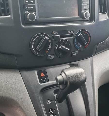 Червоний Ніссан NV200, об'ємом двигуна 2 л та пробігом 95 тис. км за 12300 $, фото 9 на Automoto.ua