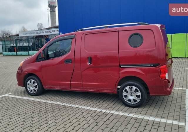 Червоний Ніссан NV200, об'ємом двигуна 2 л та пробігом 95 тис. км за 12300 $, фото 4 на Automoto.ua