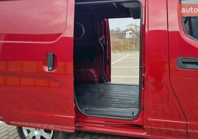 Червоний Ніссан NV200, об'ємом двигуна 2 л та пробігом 95 тис. км за 12300 $, фото 7 на Automoto.ua