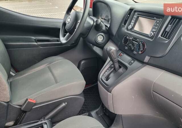 Червоний Ніссан NV200, об'ємом двигуна 2 л та пробігом 95 тис. км за 12300 $, фото 11 на Automoto.ua