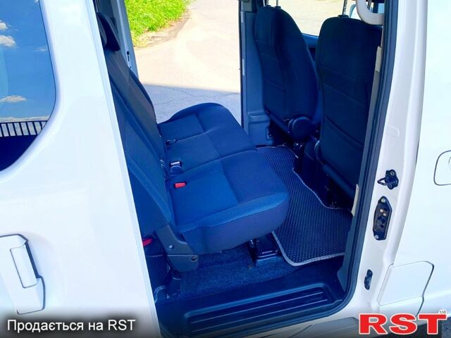 Ниссан NV200, объемом двигателя 81 л и пробегом 119 тыс. км за 15200 $, фото 5 на Automoto.ua