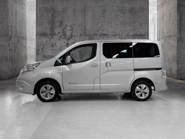 Серый Ниссан NV200, объемом двигателя 0 л и пробегом 75 тыс. км за 14400 $, фото 1 на Automoto.ua
