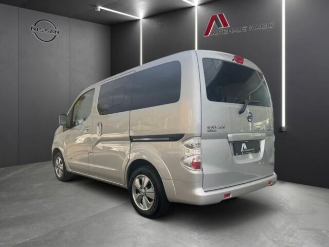 Серый Ниссан NV200, объемом двигателя 0 л и пробегом 65 тыс. км за 15409 $, фото 1 на Automoto.ua