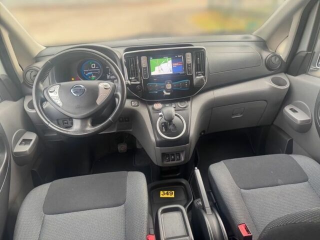 Серый Ниссан NV200, объемом двигателя 0 л и пробегом 65 тыс. км за 15409 $, фото 5 на Automoto.ua