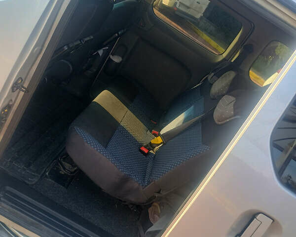 Сірий Ніссан NV200, об'ємом двигуна 1.46 л та пробігом 187 тис. км за 8750 $, фото 9 на Automoto.ua