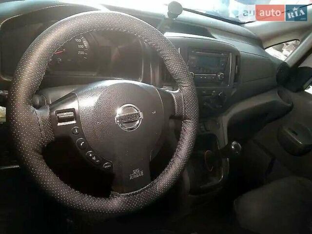 Серый Ниссан NV200, объемом двигателя 1.46 л и пробегом 300 тыс. км за 8000 $, фото 3 на Automoto.ua