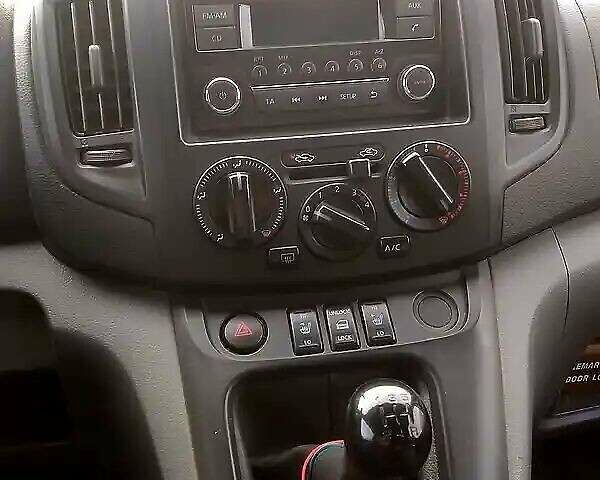 Серый Ниссан NV200, объемом двигателя 1.46 л и пробегом 300 тыс. км за 8000 $, фото 2 на Automoto.ua