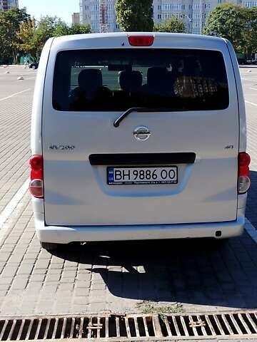 Серый Ниссан NV200, объемом двигателя 1.46 л и пробегом 300 тыс. км за 8000 $, фото 8 на Automoto.ua