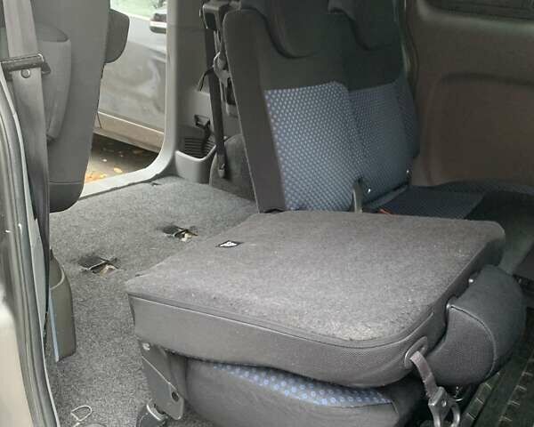 Серый Ниссан NV200, объемом двигателя 1.5 л и пробегом 175 тыс. км за 12900 $, фото 6 на Automoto.ua