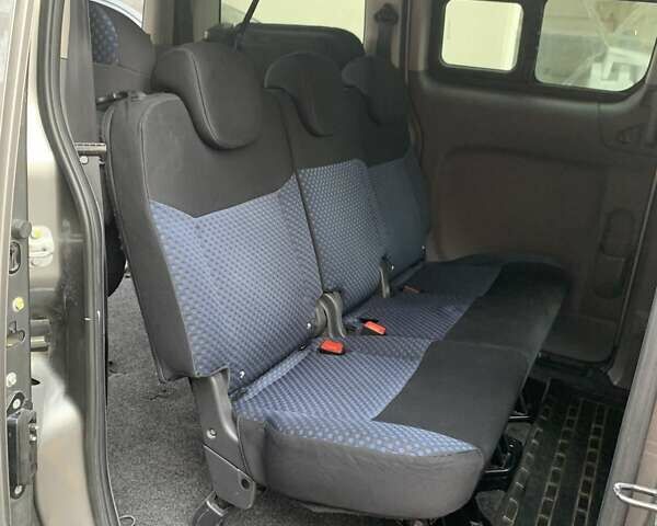 Серый Ниссан NV200, объемом двигателя 1.5 л и пробегом 175 тыс. км за 12900 $, фото 5 на Automoto.ua