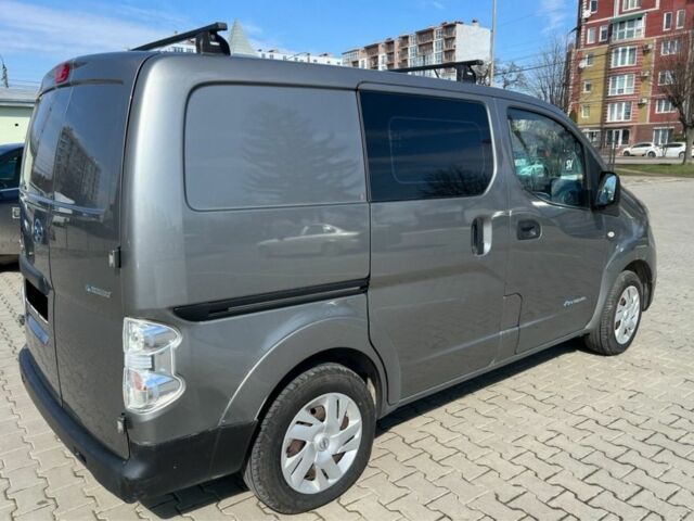 Сірий Ніссан NV200, об'ємом двигуна 0 л та пробігом 70 тис. км за 12900 $, фото 4 на Automoto.ua