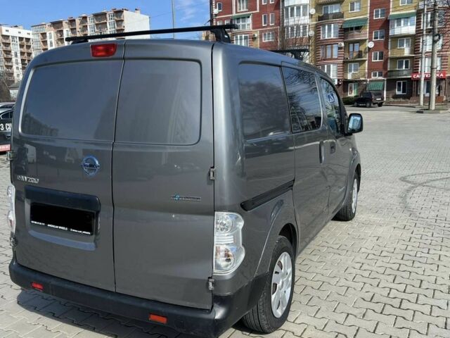 Сірий Ніссан NV200, об'ємом двигуна 0 л та пробігом 70 тис. км за 12900 $, фото 3 на Automoto.ua