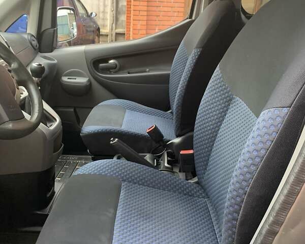 Серый Ниссан NV200, объемом двигателя 1.5 л и пробегом 175 тыс. км за 12900 $, фото 12 на Automoto.ua