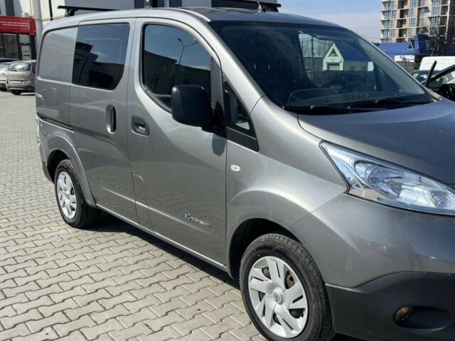 Сірий Ніссан NV200, об'ємом двигуна 0 л та пробігом 70 тис. км за 12900 $, фото 1 на Automoto.ua