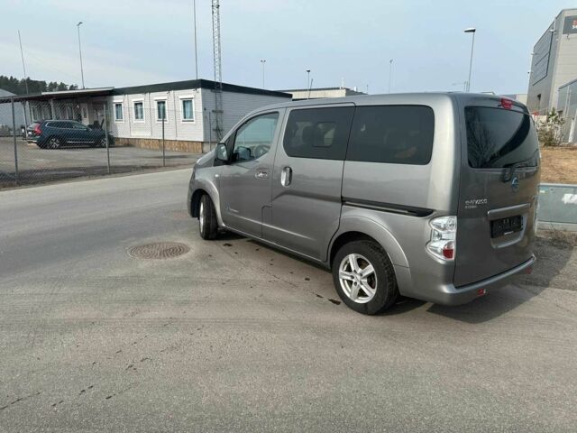 Серый Ниссан NV200, объемом двигателя 0 л и пробегом 90 тыс. км за 14000 $, фото 13 на Automoto.ua