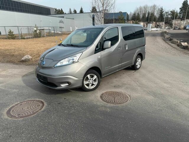 Серый Ниссан NV200, объемом двигателя 0 л и пробегом 90 тыс. км за 14000 $, фото 3 на Automoto.ua