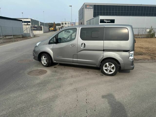 Серый Ниссан NV200, объемом двигателя 0 л и пробегом 90 тыс. км за 14000 $, фото 10 на Automoto.ua