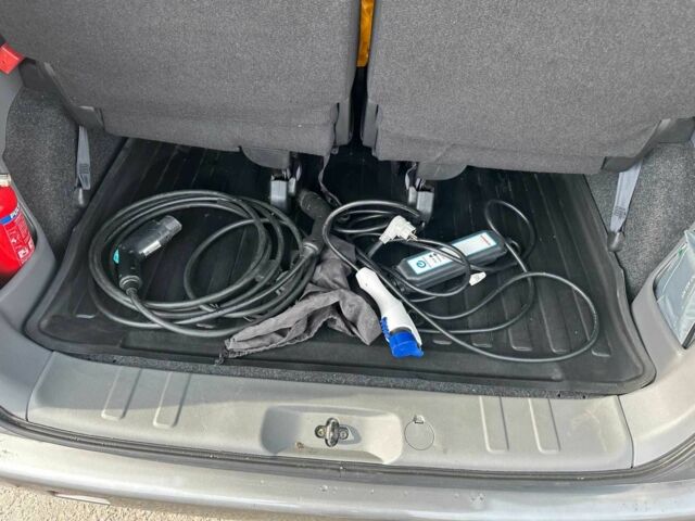 Серый Ниссан NV200, объемом двигателя 0 л и пробегом 90 тыс. км за 14000 $, фото 21 на Automoto.ua