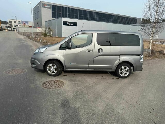 Серый Ниссан NV200, объемом двигателя 0 л и пробегом 90 тыс. км за 14000 $, фото 6 на Automoto.ua