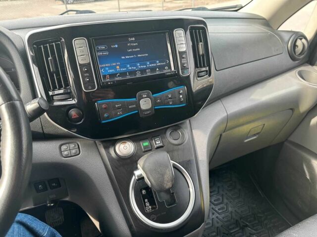 Серый Ниссан NV200, объемом двигателя 0 л и пробегом 90 тыс. км за 14000 $, фото 16 на Automoto.ua