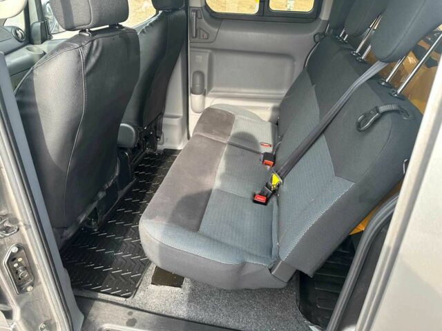 Серый Ниссан NV200, объемом двигателя 0 л и пробегом 90 тыс. км за 14000 $, фото 19 на Automoto.ua