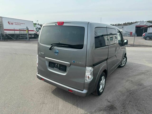 Серый Ниссан NV200, объемом двигателя 0 л и пробегом 90 тыс. км за 14000 $, фото 8 на Automoto.ua