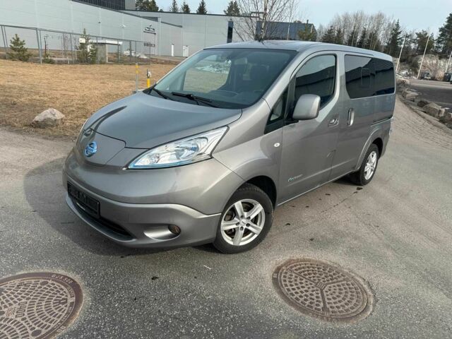 Серый Ниссан NV200, объемом двигателя 0 л и пробегом 90 тыс. км за 14000 $, фото 1 на Automoto.ua