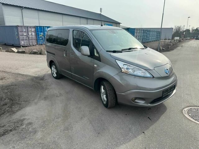 Серый Ниссан NV200, объемом двигателя 0 л и пробегом 90 тыс. км за 14000 $, фото 5 на Automoto.ua