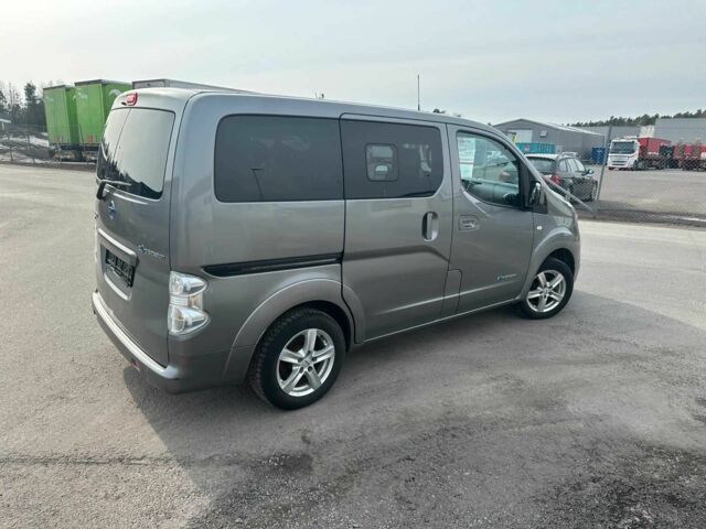 Серый Ниссан NV200, объемом двигателя 0 л и пробегом 90 тыс. км за 14000 $, фото 11 на Automoto.ua