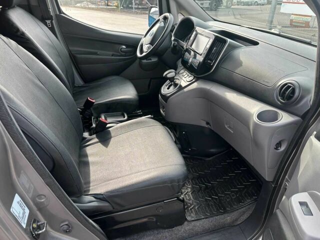 Серый Ниссан NV200, объемом двигателя 0 л и пробегом 90 тыс. км за 14000 $, фото 22 на Automoto.ua