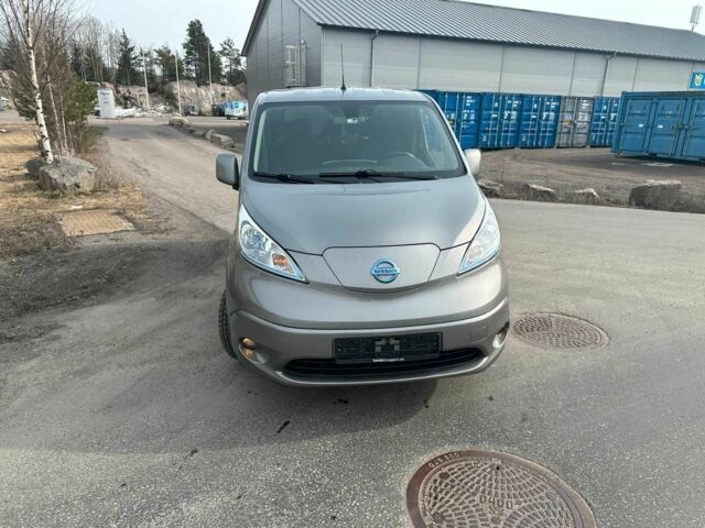 Серый Ниссан NV200, объемом двигателя 0 л и пробегом 90 тыс. км за 14000 $, фото 12 на Automoto.ua