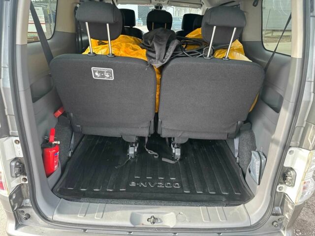 Серый Ниссан NV200, объемом двигателя 0 л и пробегом 90 тыс. км за 14000 $, фото 20 на Automoto.ua