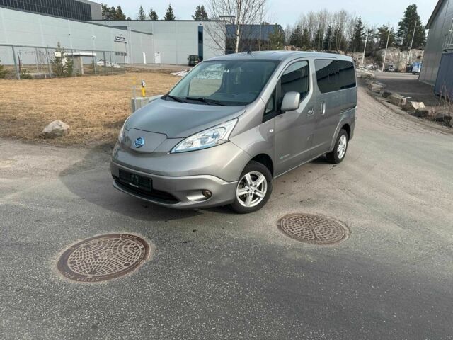 Серый Ниссан NV200, объемом двигателя 0 л и пробегом 90 тыс. км за 14000 $, фото 4 на Automoto.ua