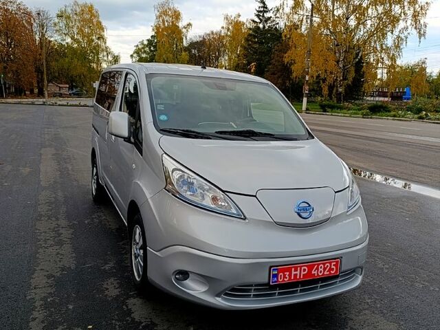 Серый Ниссан NV200, объемом двигателя 81 л и пробегом 99 тыс. км за 15900 $, фото 2 на Automoto.ua