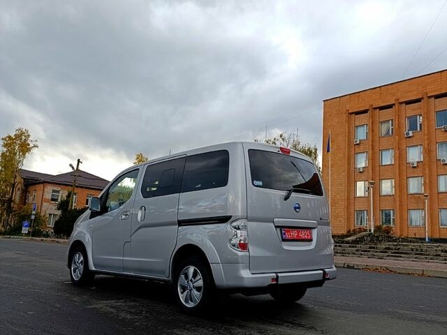 Серый Ниссан NV200, объемом двигателя 81 л и пробегом 99 тыс. км за 15900 $, фото 7 на Automoto.ua