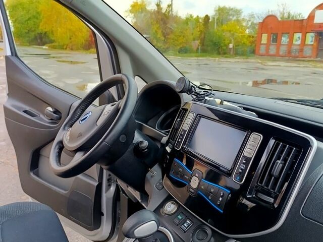 Серый Ниссан NV200, объемом двигателя 81 л и пробегом 99 тыс. км за 15900 $, фото 9 на Automoto.ua