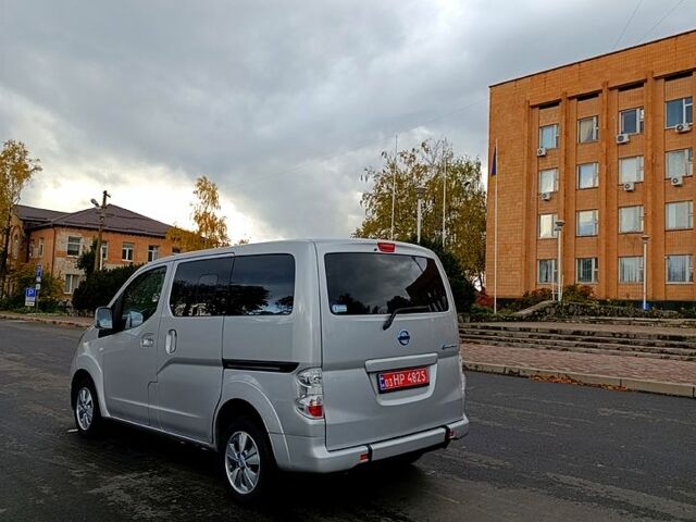 Серый Ниссан NV200, объемом двигателя 81 л и пробегом 99 тыс. км за 15900 $, фото 6 на Automoto.ua