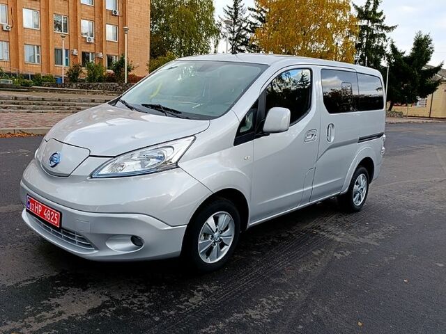 Серый Ниссан NV200, объемом двигателя 81 л и пробегом 99 тыс. км за 15900 $, фото 1 на Automoto.ua