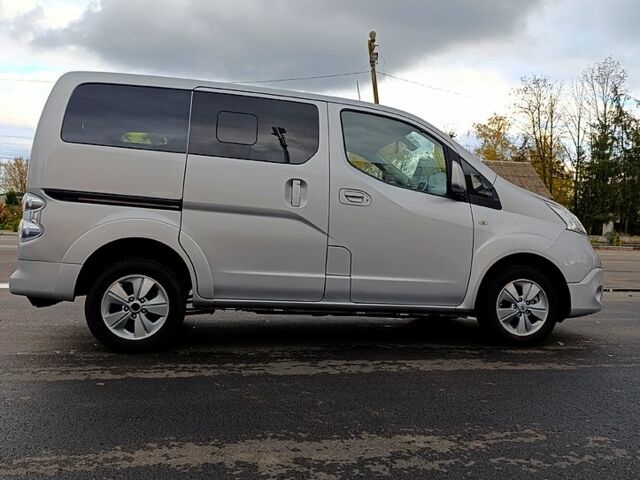 Серый Ниссан NV200, объемом двигателя 81 л и пробегом 99 тыс. км за 15900 $, фото 3 на Automoto.ua