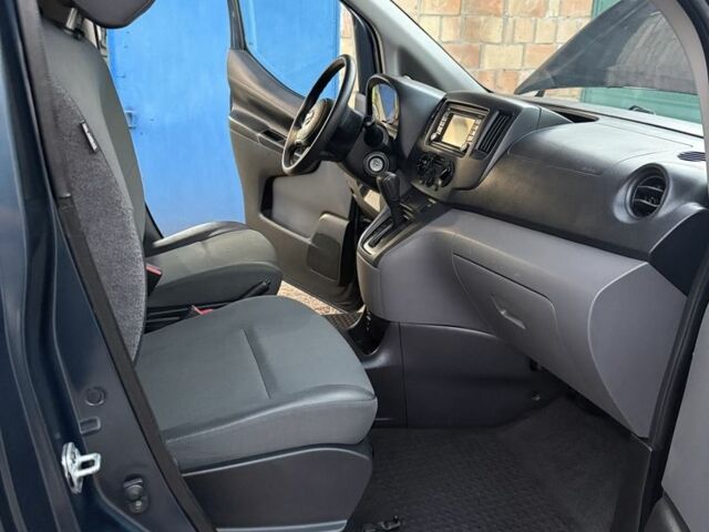 Синий Ниссан NV200, объемом двигателя 2 л и пробегом 184 тыс. км за 11000 $, фото 20 на Automoto.ua