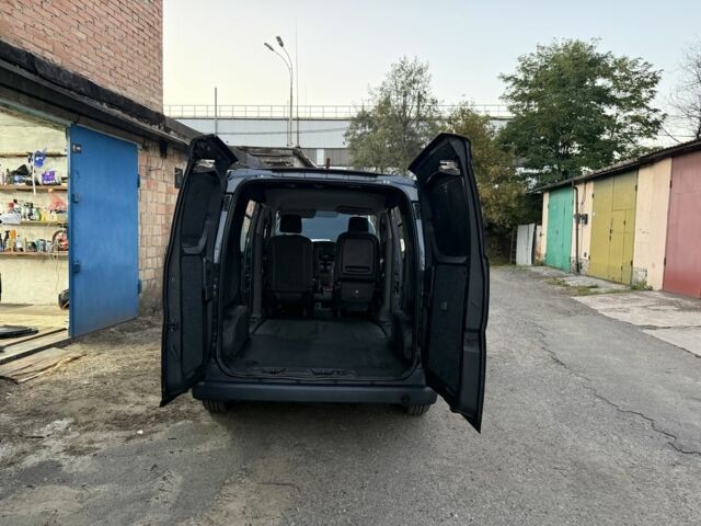 Синий Ниссан NV200, объемом двигателя 2 л и пробегом 184 тыс. км за 11000 $, фото 2 на Automoto.ua