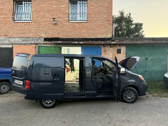 Синий Ниссан NV200, объемом двигателя 2 л и пробегом 184 тыс. км за 11000 $, фото 4 на Automoto.ua