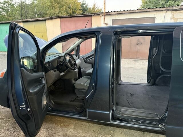 Синий Ниссан NV200, объемом двигателя 2 л и пробегом 184 тыс. км за 11000 $, фото 13 на Automoto.ua