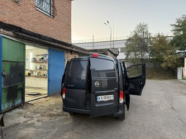 Синий Ниссан NV200, объемом двигателя 2 л и пробегом 184 тыс. км за 11000 $, фото 3 на Automoto.ua