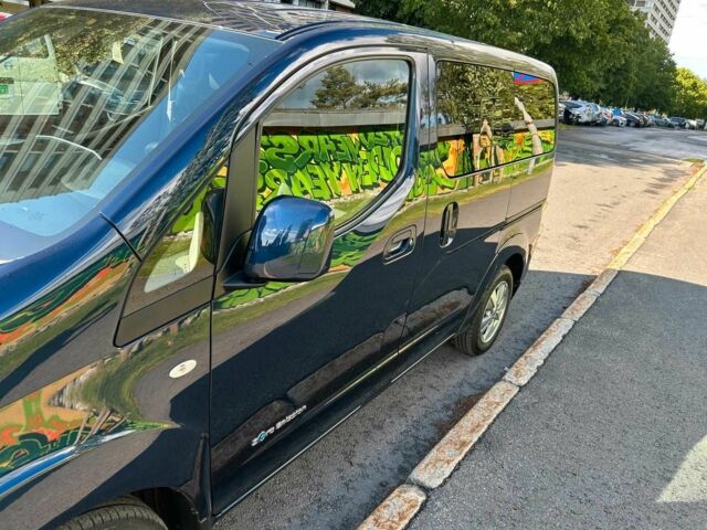 Синій Ніссан NV200, об'ємом двигуна 0 л та пробігом 106 тис. км за 13750 $, фото 4 на Automoto.ua