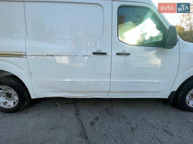 Білий Ніссан NV2500, об'ємом двигуна 3.95 л та пробігом 112 тис. км за 12200 $, фото 13 на Automoto.ua