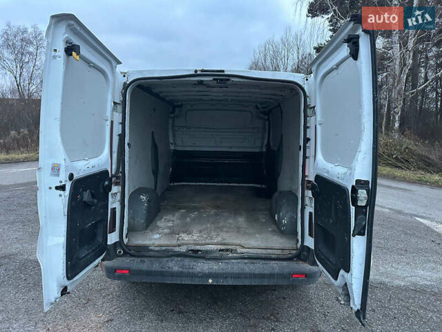 Белый Ниссан NV300, объемом двигателя 1.6 л и пробегом 232 тыс. км за 13300 $, фото 8 на Automoto.ua